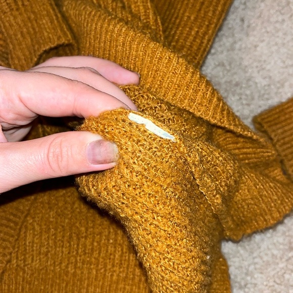 Forever 21 Gold Sweater - Picture 7 of 9